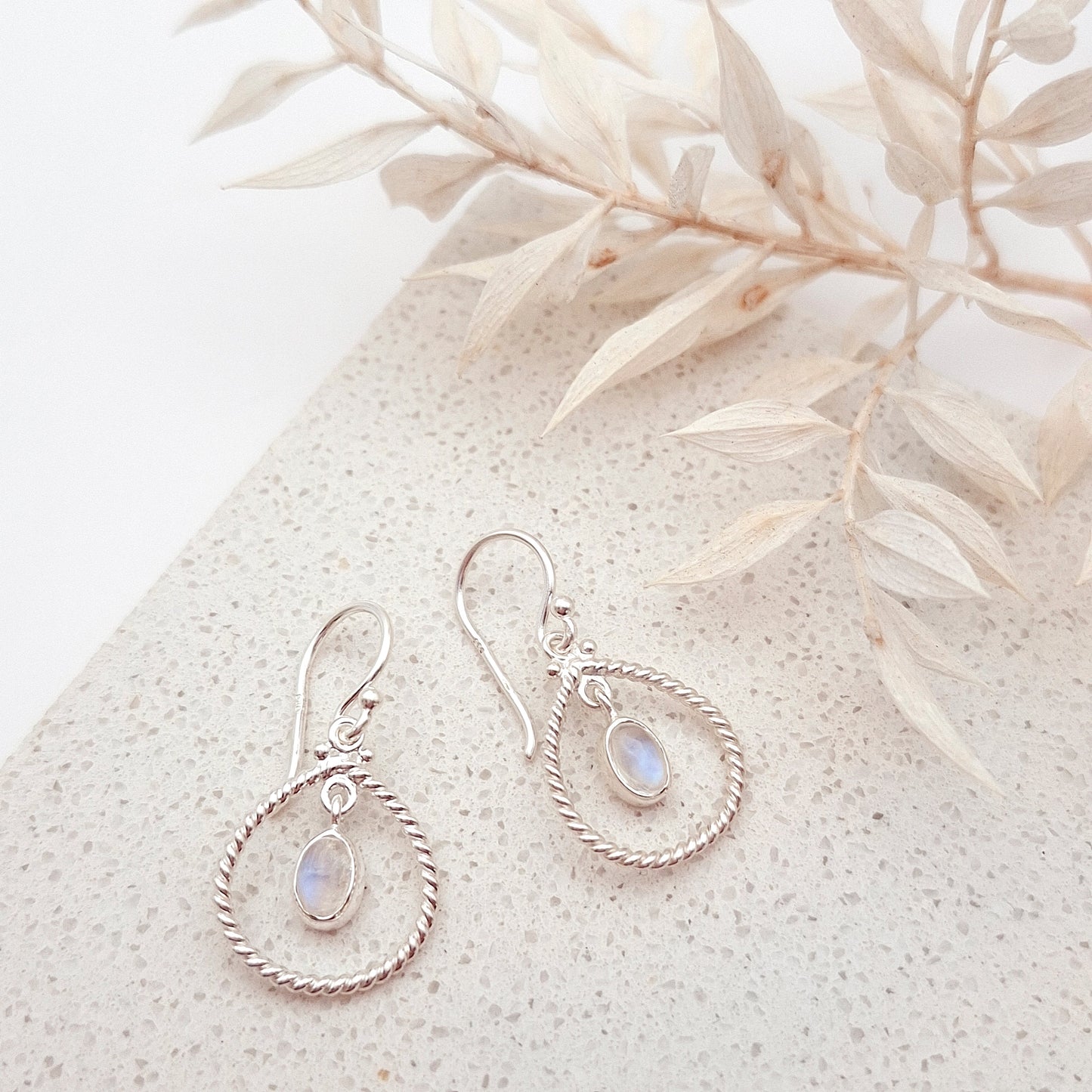 Hoe verzorg je edelstenen en sieraden?