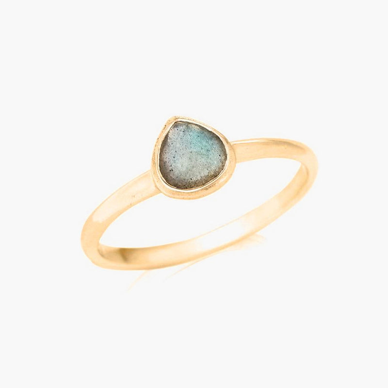 Gold plated zilveren ring Zalira met druppelvormige labradoriet