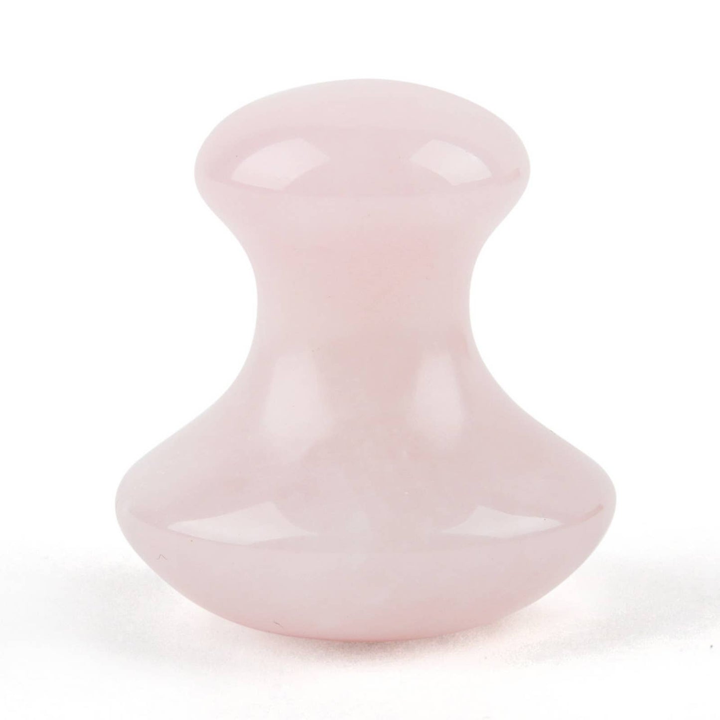 Gua Sha Blossom van rozenkwarts, zijaanzicht, op witte achtergrond
