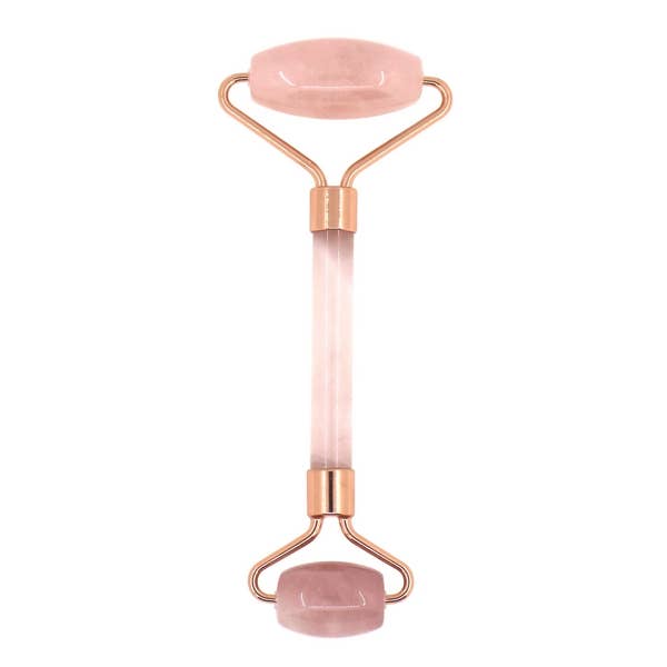 Gua Sha Roller Glow van rozenkwarts met twee uiteinden, op witte achtergrond