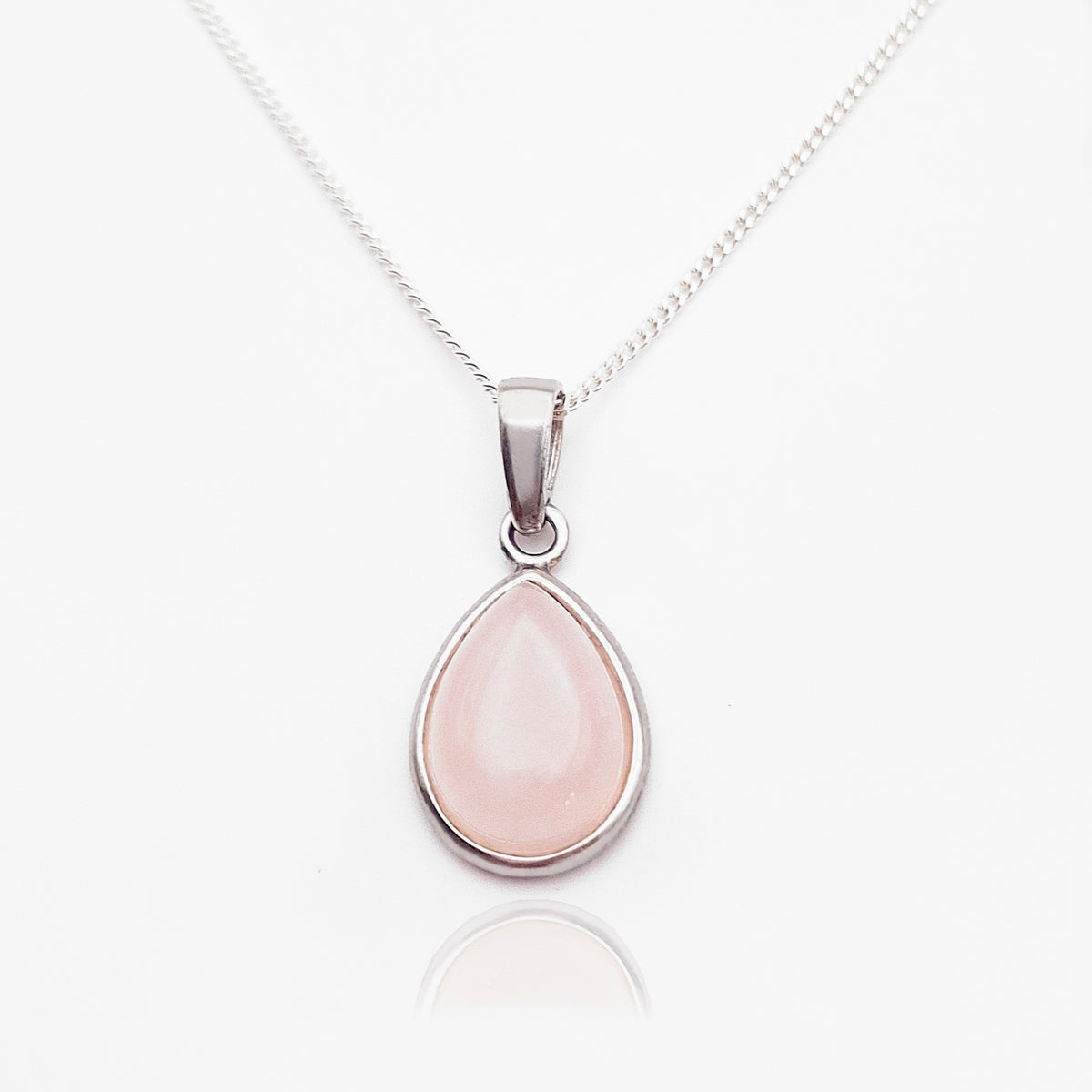Rozenkwarts ketting Liora van 925 sterling zilver met druppelvormige hanger